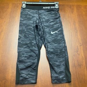 Nike Pro Capri tights are a junior size Large.